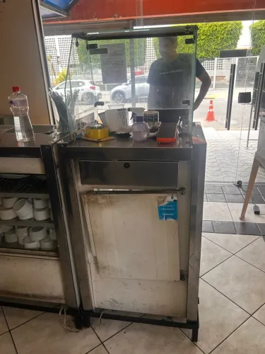 Balcão Vitrine Caixa 161 altura 67 largura