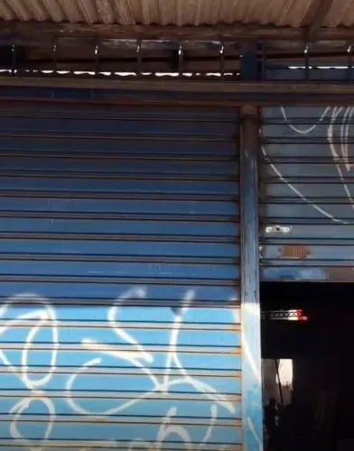 Vendo porta de comércio 