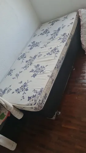 Cama de solteiro com colchão