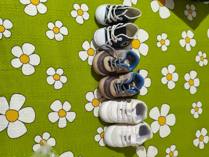 Tênis para bebê Tam 16 e 18 35,00