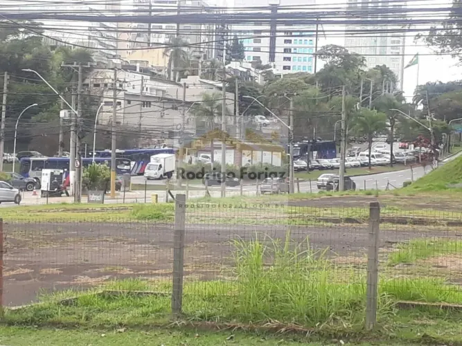 Alphaville Empresarial - EXCELENTE TERRENO PLANO DE ESQUINA À VENDA EM UMA LOCALIZAÇÃO NOB