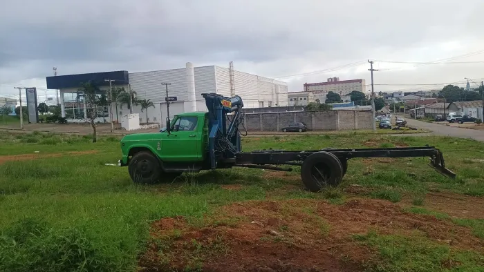 Vendo Chevrolet D60 munck / troco por baú de 8.50