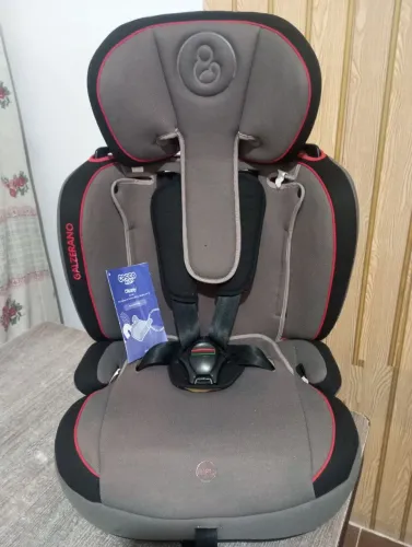 Vendo cadeira de carro de 9 a 36 kilos depois vira assento não faço entrega
