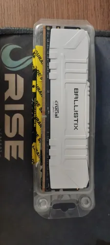 Memória Crucial Ballistix 8GB DDR4 3000MHz Branco CL15