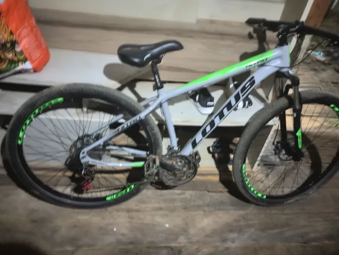 Vendo essa bicicleta seme nova 400 reais * w h t s