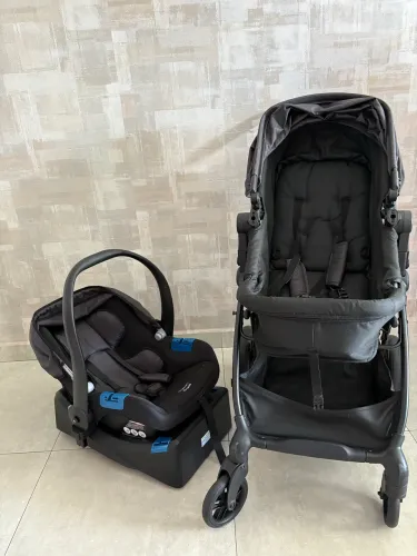Carrinho de bebê + bebê conforto