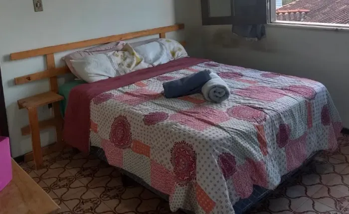 Cama box + cabeceira de madeira 