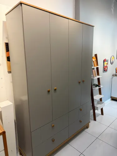 Armário 4 portas 