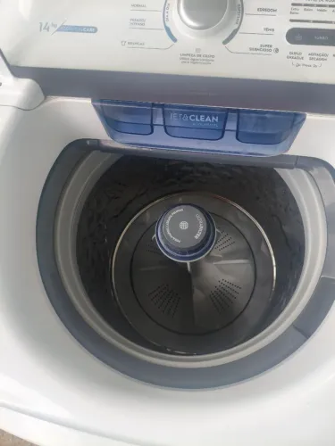 Vendo máquina de lavar Eletrolux 14KG com cesto inox. Produto com NF aceito cartão.