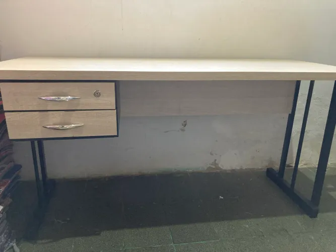 Mesa de escritório 1,48x60 para buscar