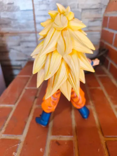 Figure Goku ssj 3