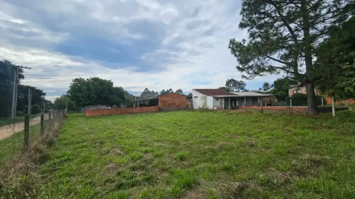 Velleda oferece espetacular terreno PLANO em condomínio PRONTO para construção em Águas Cl