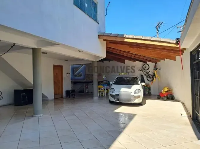 Sobrado Residencial com 3 Dormitórios, 4 Vagas em Santa Terezinha Santo André