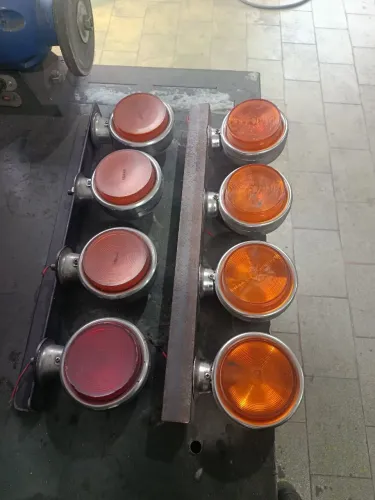 Foguinho laranja e vermelho com suporte
