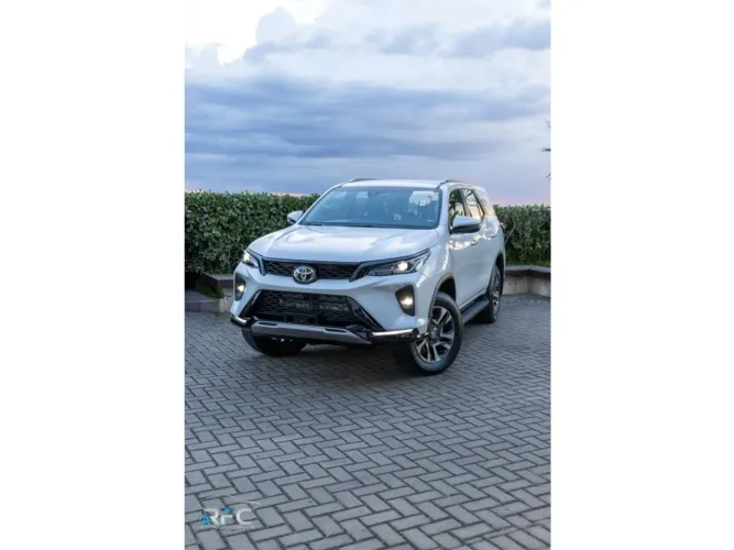 Toyota Hilux SW4 SRX Plat. 4X4 2.8 TB Die. Aut. 2026