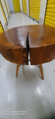 Mesinha de madeira