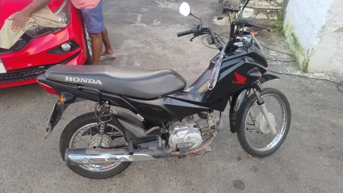 Moto bem conservada só pega e roda