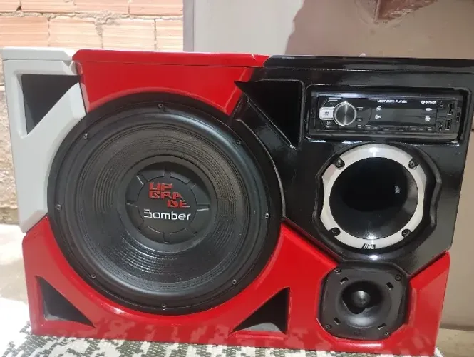 Caixa de som automotiva