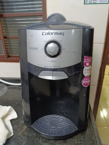 Purificador de água Colormaq usado(filtro/bebedouro de água)
