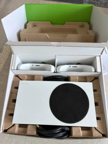 Xbox Series S - SEM CONTROLE 