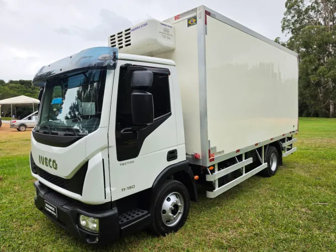 Iveco Tector 11-190 Baú Refrigerado