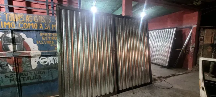 Portão de chapa galvanizado no precinho 2,5x2,10 de altura 