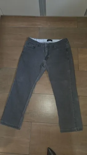 Calça jeans masculino tamanho 50 veste tamanho 46<br>20 reais