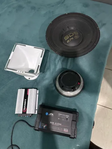 Vendo som automotivo