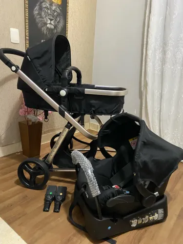Carrinho Moisés com bebê conforto e base