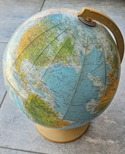 Globo terrestre decorativo