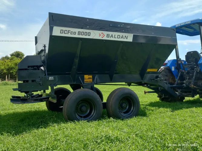 Distribuidor de Calcário 8 Ton 