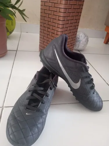 Chuteira Nike tamanho 38