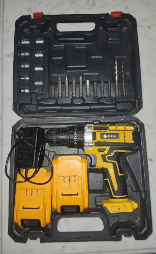 Parafusadeira 12v com maleta mais 2 baterias e 1 carregador