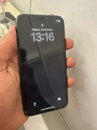 iPhone Xr <br>Bateria 100<br>Tela trincada mais funciona de boa <br>Face ID off<br>Botão Power off