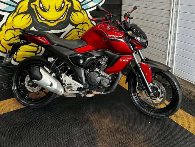 Yamaha FZ15 2024 Vermelha 18.000 km, IPVA 2026 Pago