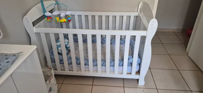 BERÇO AMERICANO 2 EM 1 + COLCHÃO E ACESSÓRIOS