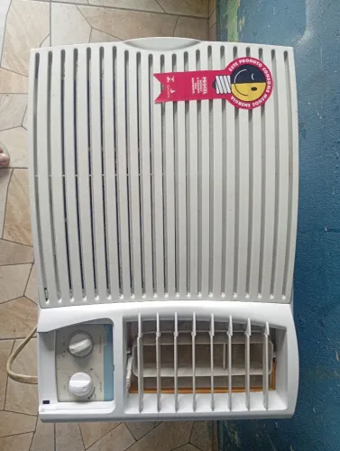Vende-se ar condicionado de 7.500 110 v já vai limpo só no ponto de usar