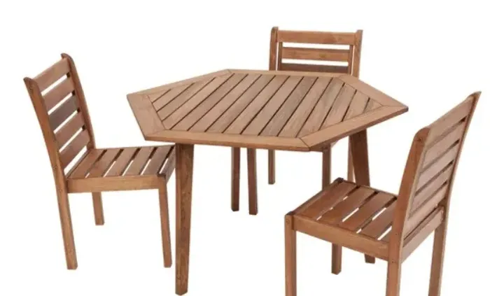 Mesa exagonal com 4 cadeiras