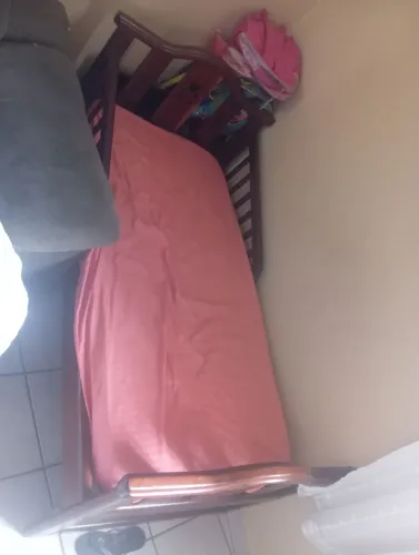 Cama de madeira para crianças 