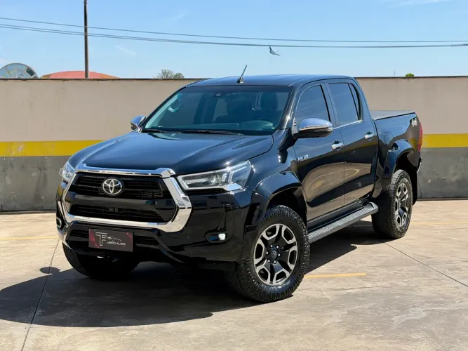 Toyota Hilux CD SRX Plus 4X4 2.8 TDI Die. Aut. 2024
