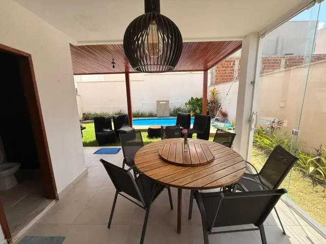 Casa duplex no condomínio Monte Carlosll