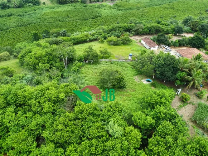 Excelente Cahacara medindo aproximadamente 2,5 hectares pra lazer ou produção rural com mu