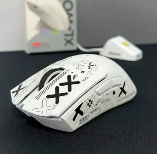 Mouse Gamer Sem Fio Attack Shark X11 TriMode 2.4 Bluetooth Com Dock de Carregamento Branco