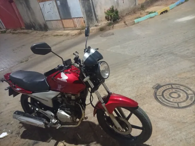 150 sport 2008  A VACO monstro quem conhece moto muito bem cuidada anda muito pra pesso