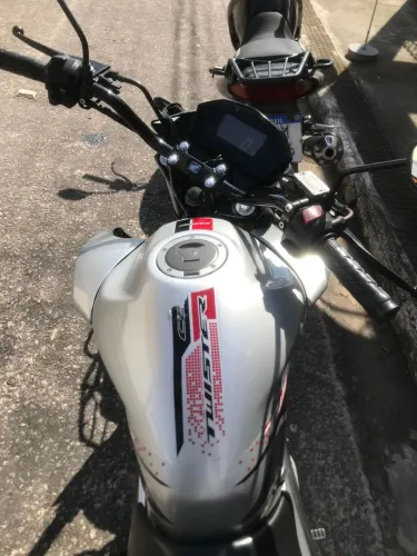 CB Twister 250cc ano 2021 em dias no ponto de transferir
