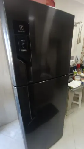 Geladeira seminova com nota fiscal. 6 meses de uso.