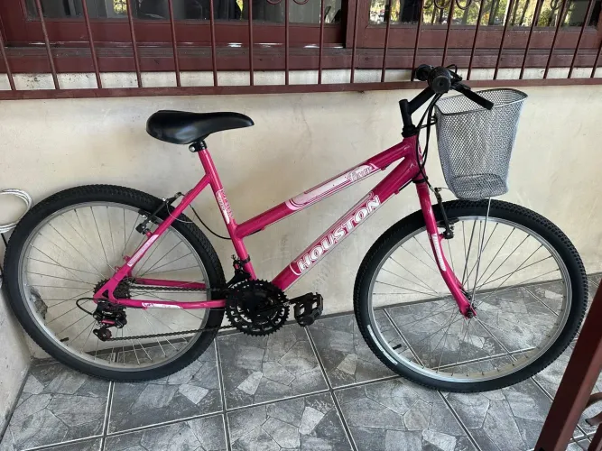 Bicicleta aro 26 marchas cestinha