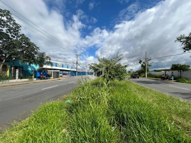 Grande Terreno na Avenida Principal do Parque Aeroporto em Limeira-SP