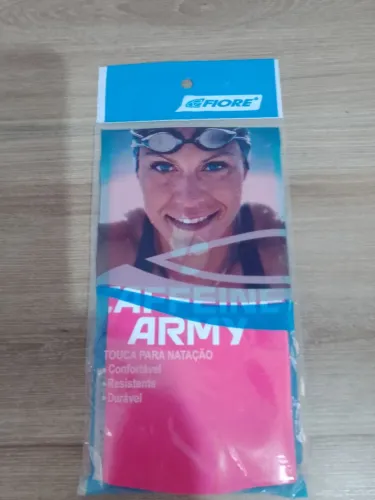Touca de natação de silicone da marca Fiore.