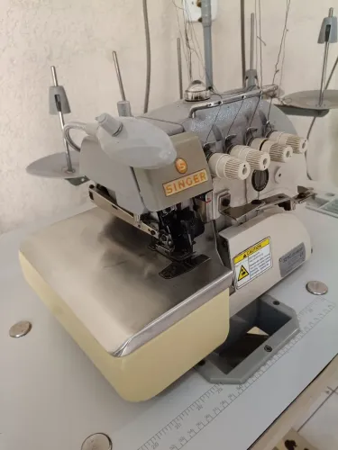 Máquina industrial interlock singer